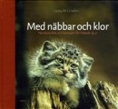 Med näbbar och klor. 
